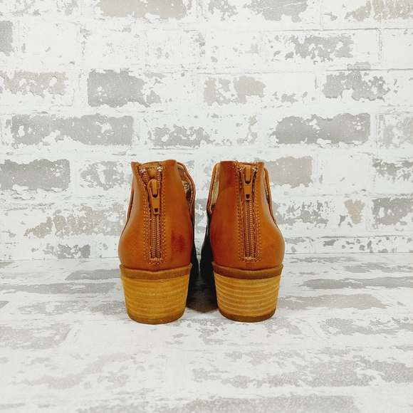 NEW B.O.C. by Born Lucy Notched Topline Block Heel Bootie i1017 - Picture 5 of 11